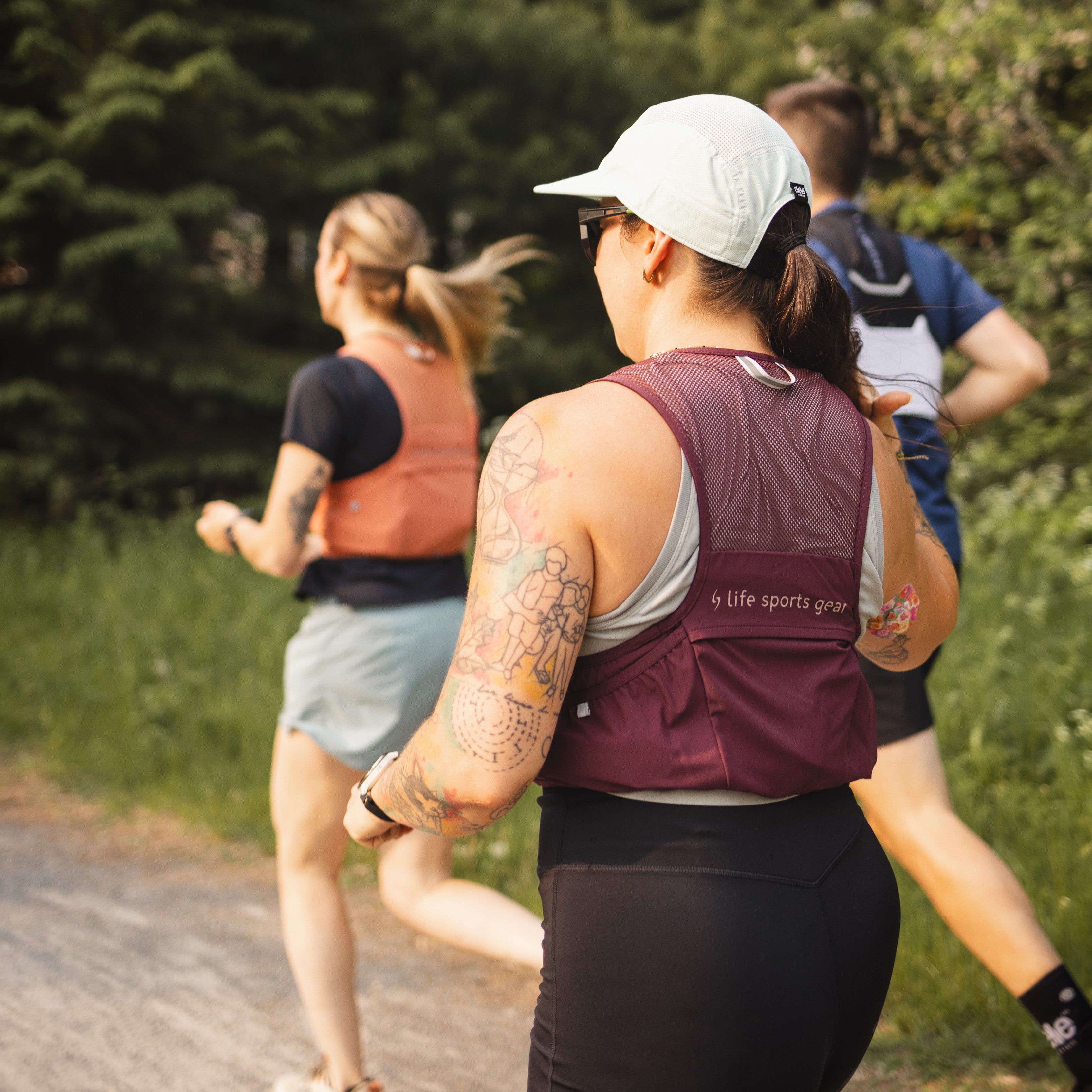 Runners on a path with trees in the background #color_plume